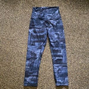 Lululemon wunder under high rise crop.